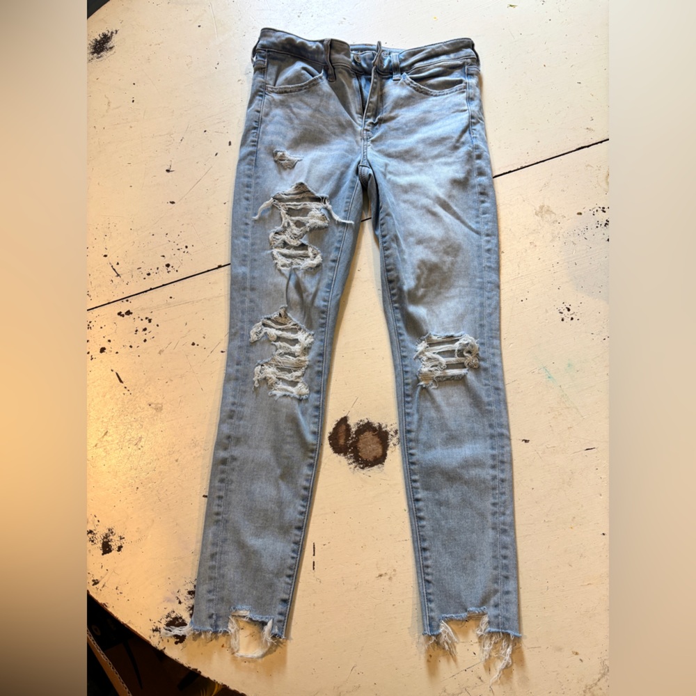 American Eagle Outfitters Light Blue Distressed Skinny Jeans women’s size 6